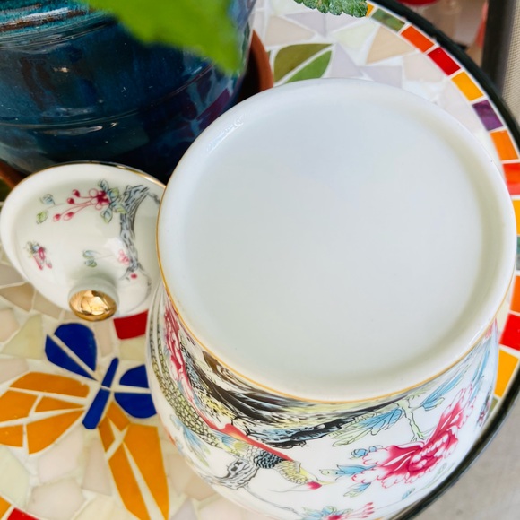 NWT Hand Painted Urn/Vessel Featuring Pheasants,Flowers,Foliage,Detailed Designs - Picture 16 of 16